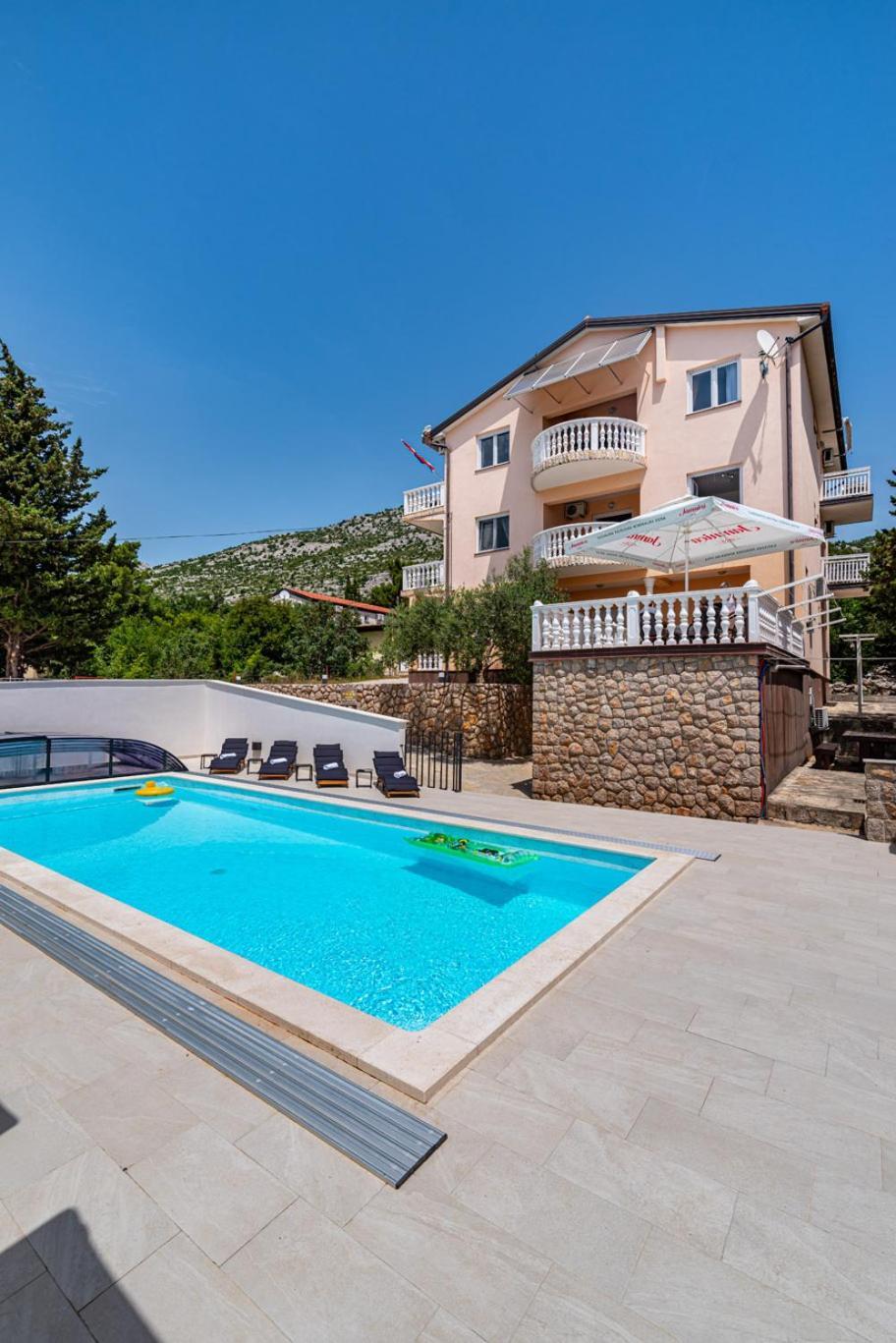 Prkacin 2 * Starigrad Paklenica