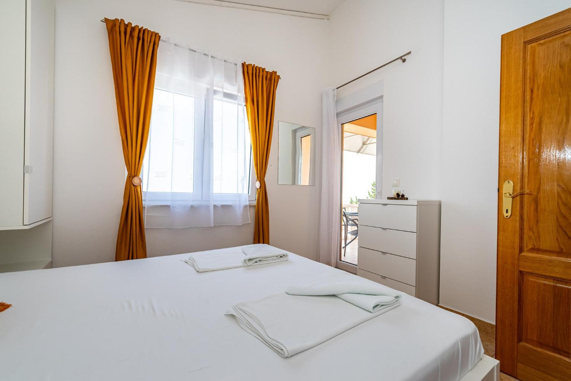 Prkacin 2 * Starigrad Paklenica