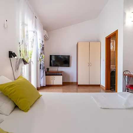 Apartments Prkacin 2 Starigrad Paklenica Exterior photo