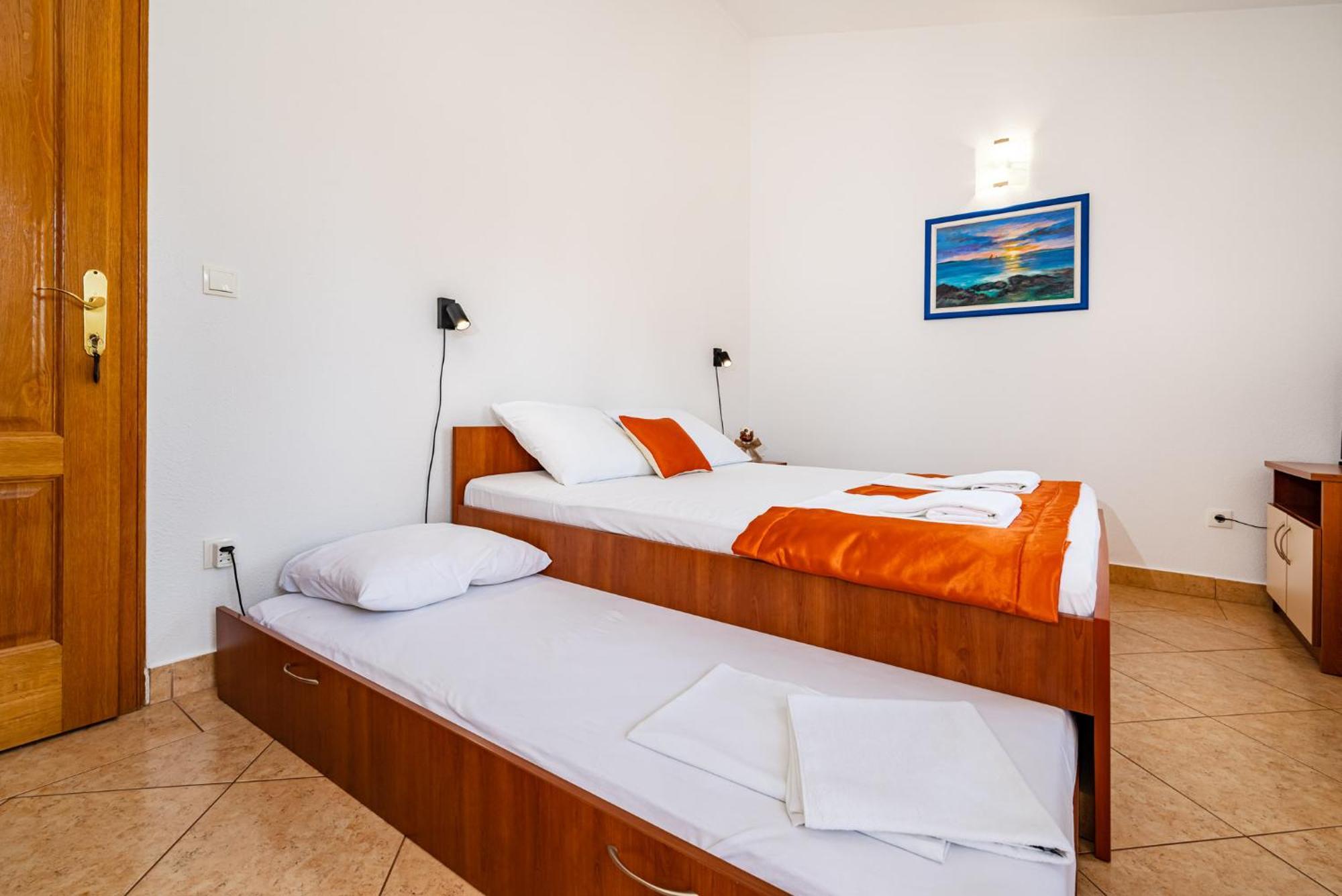 Prkacin 2 * Starigrad Paklenica