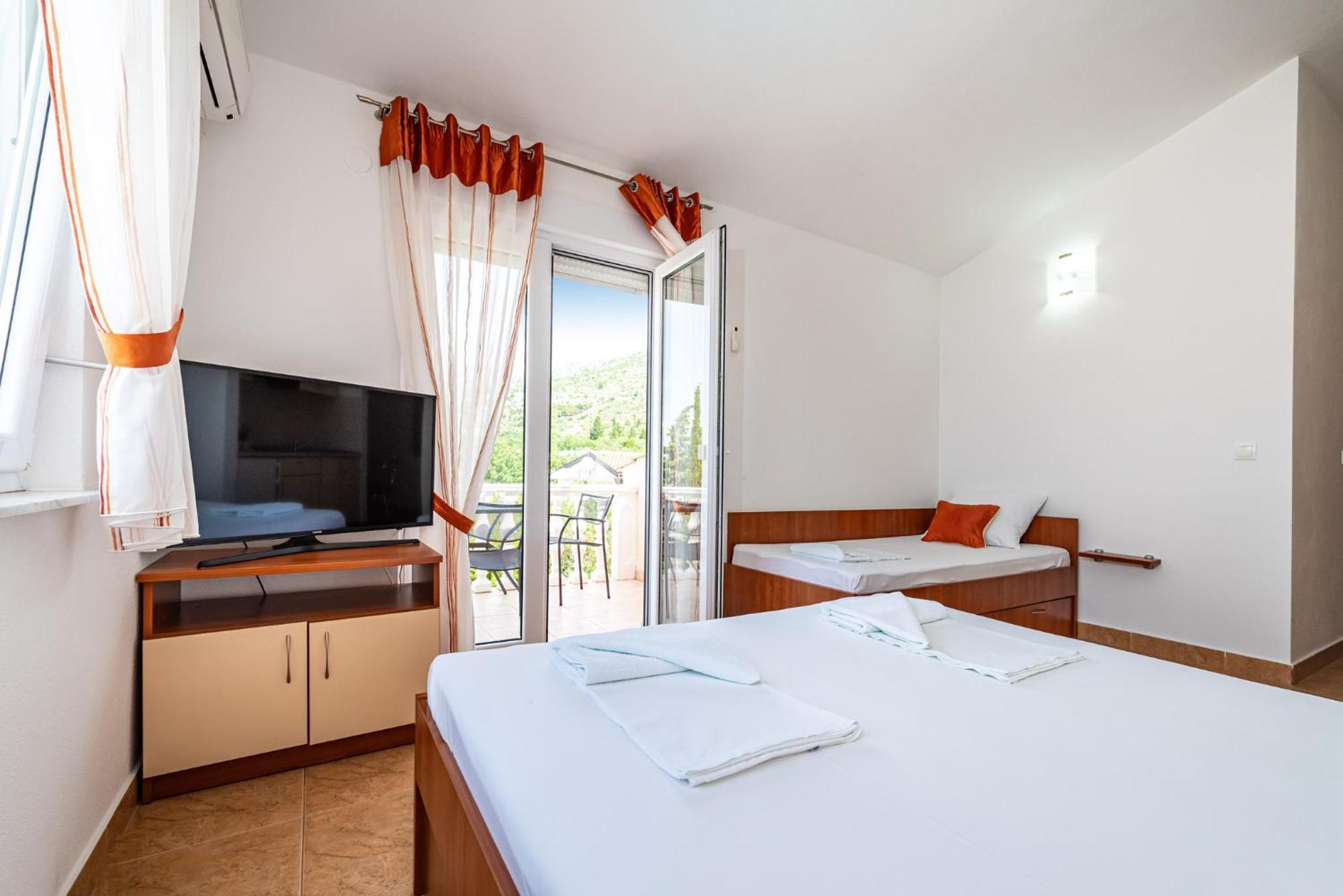 Prkacin 2 Apartment Starigrad Paklenica
